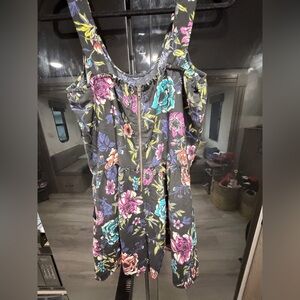 Floral Sleeveless romper with pockets